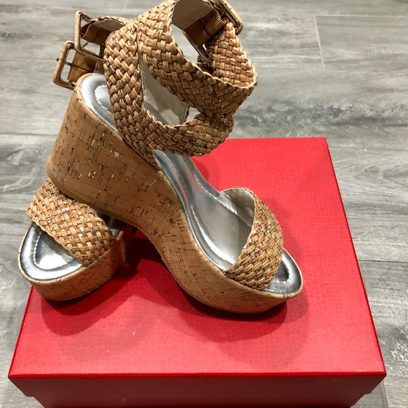 Donald Pliner natural cork /metallic flatform-61/2 - Picture 2 of 7